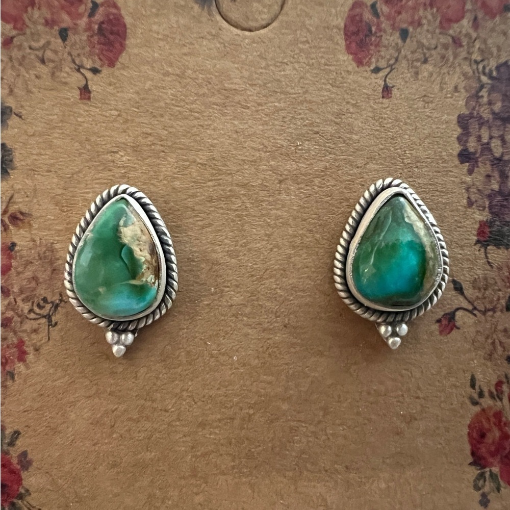 ❤️ Sonoran Gold Turquoise Navajo Style Brushed 925 Stud Earrings UNIQUE MATRIX - Picture 1 of 12